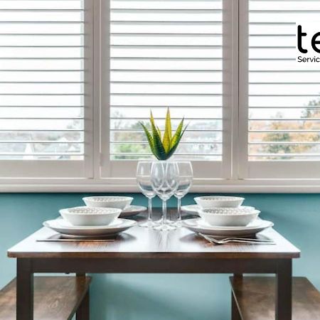 Stylish 1 Bed Apt , Central , Pkg, Perfect For Long Stays Egham Exteriör bild