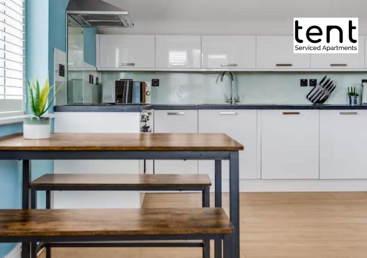 Stylish 1 Bed Apt , Central , Pkg, Perfect For Long Stays Egham Exteriör bild