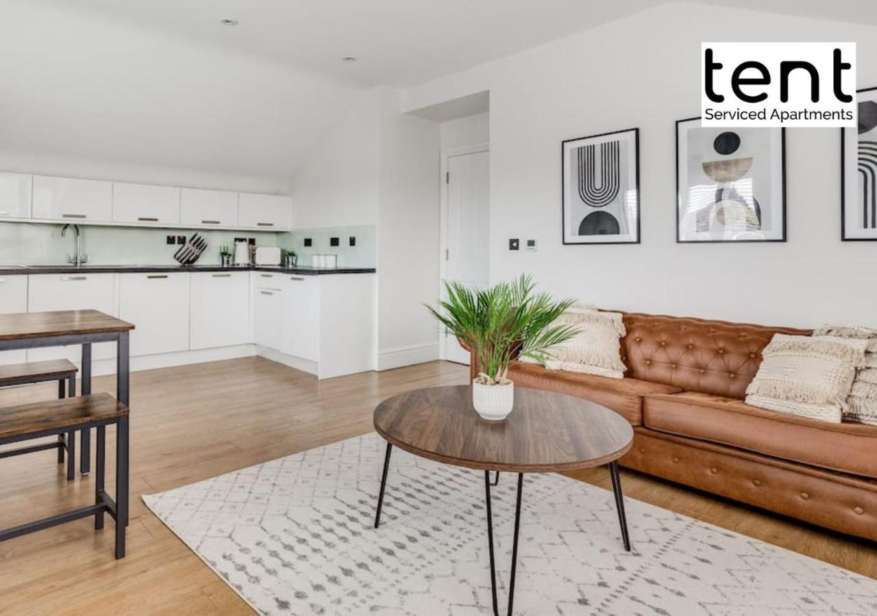 Stylish 1 Bed Apt , Central , Pkg, Perfect For Long Stays Egham Exteriör bild