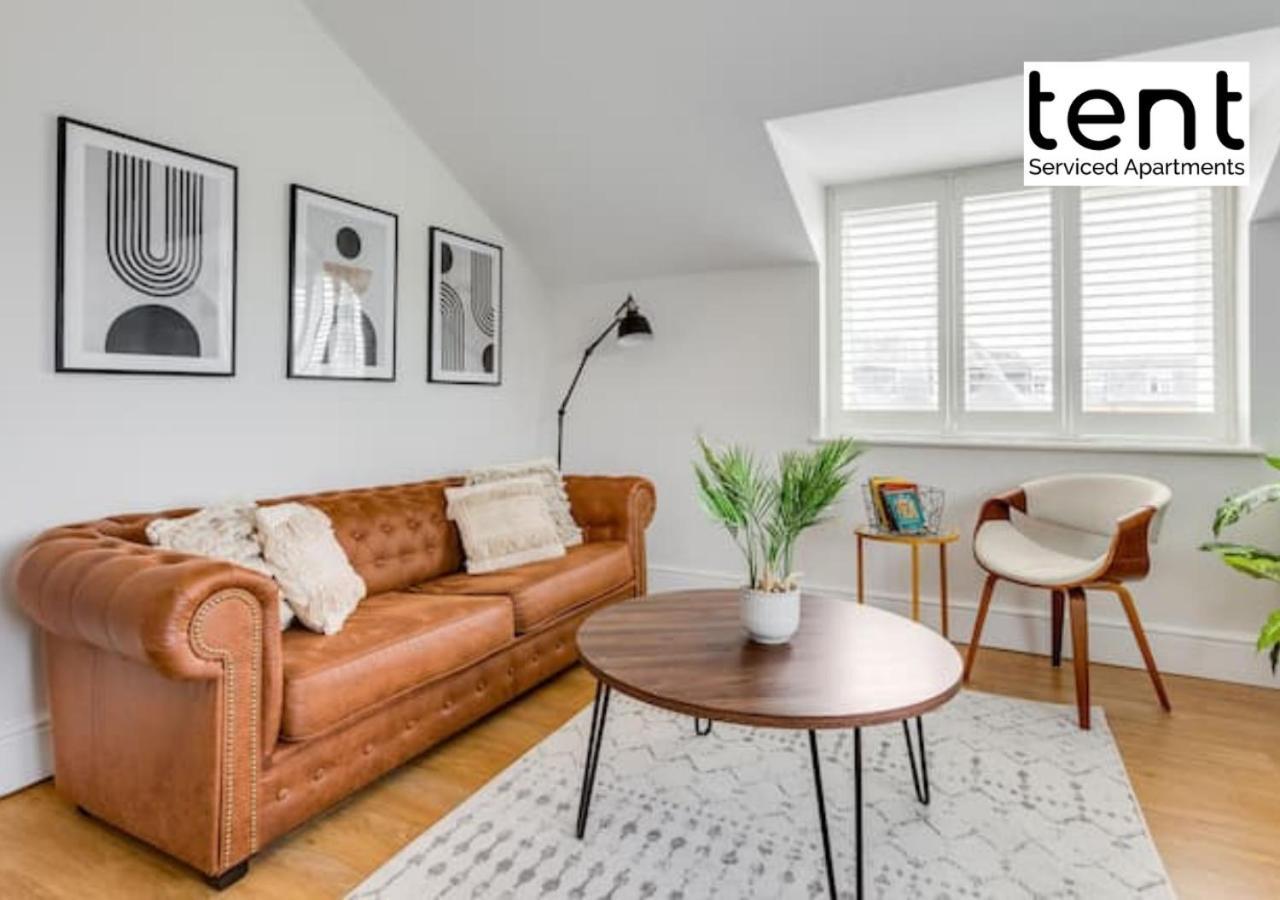 Stylish 1 Bed Apt , Central , Pkg, Perfect For Long Stays Egham Exteriör bild