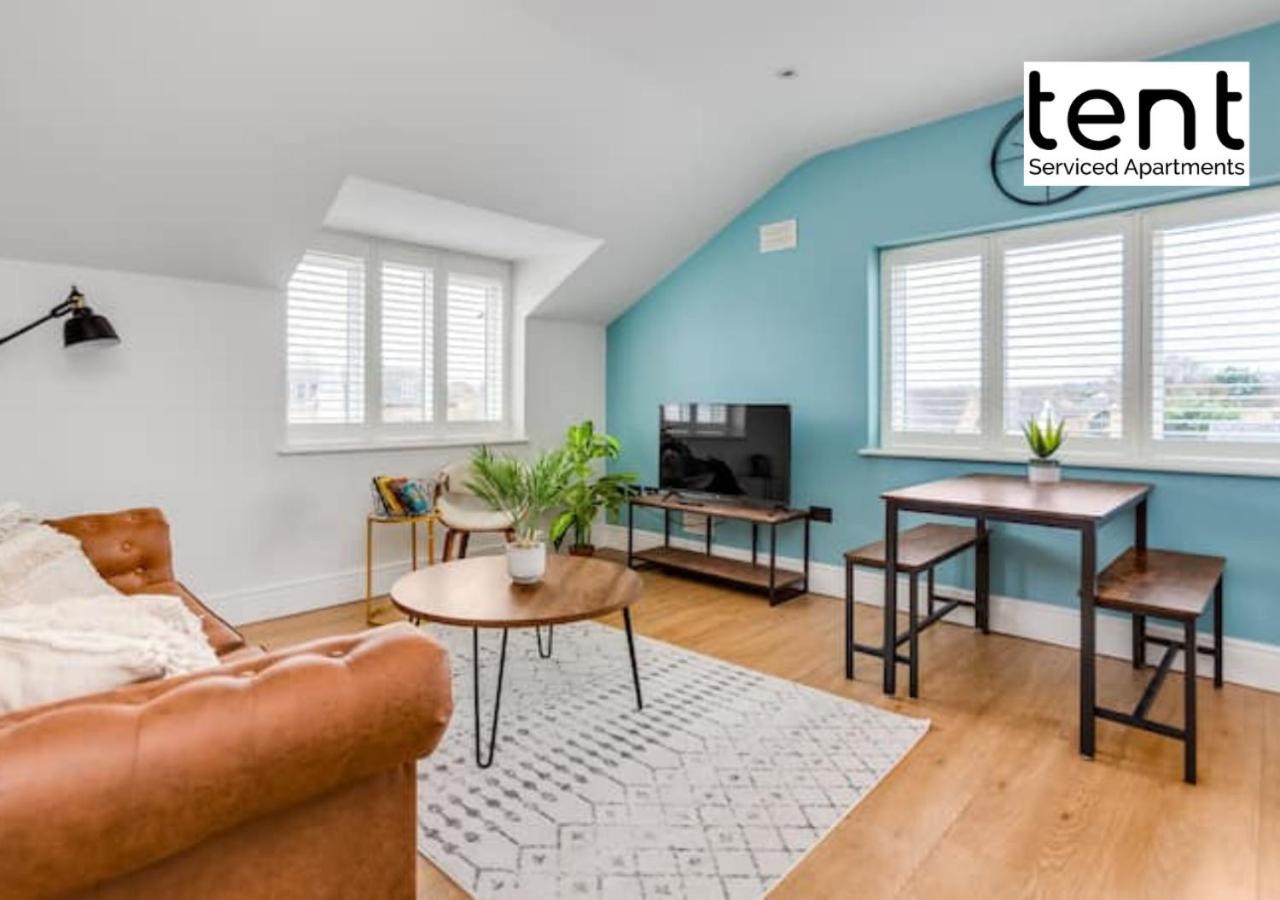 Stylish 1 Bed Apt , Central , Pkg, Perfect For Long Stays Egham Exteriör bild