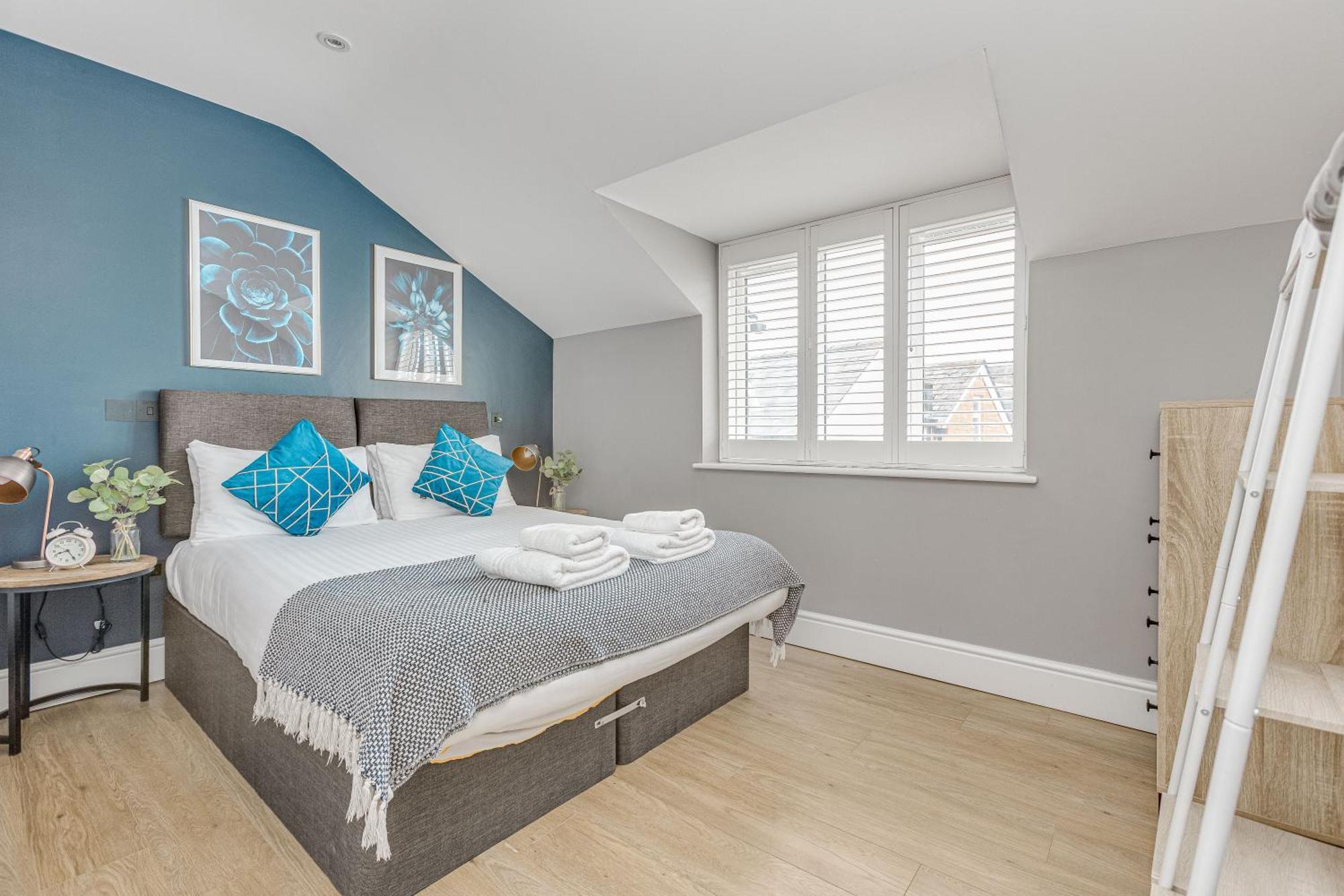 Stylish 1 Bed Apt , Central , Pkg, Perfect For Long Stays Egham Exteriör bild